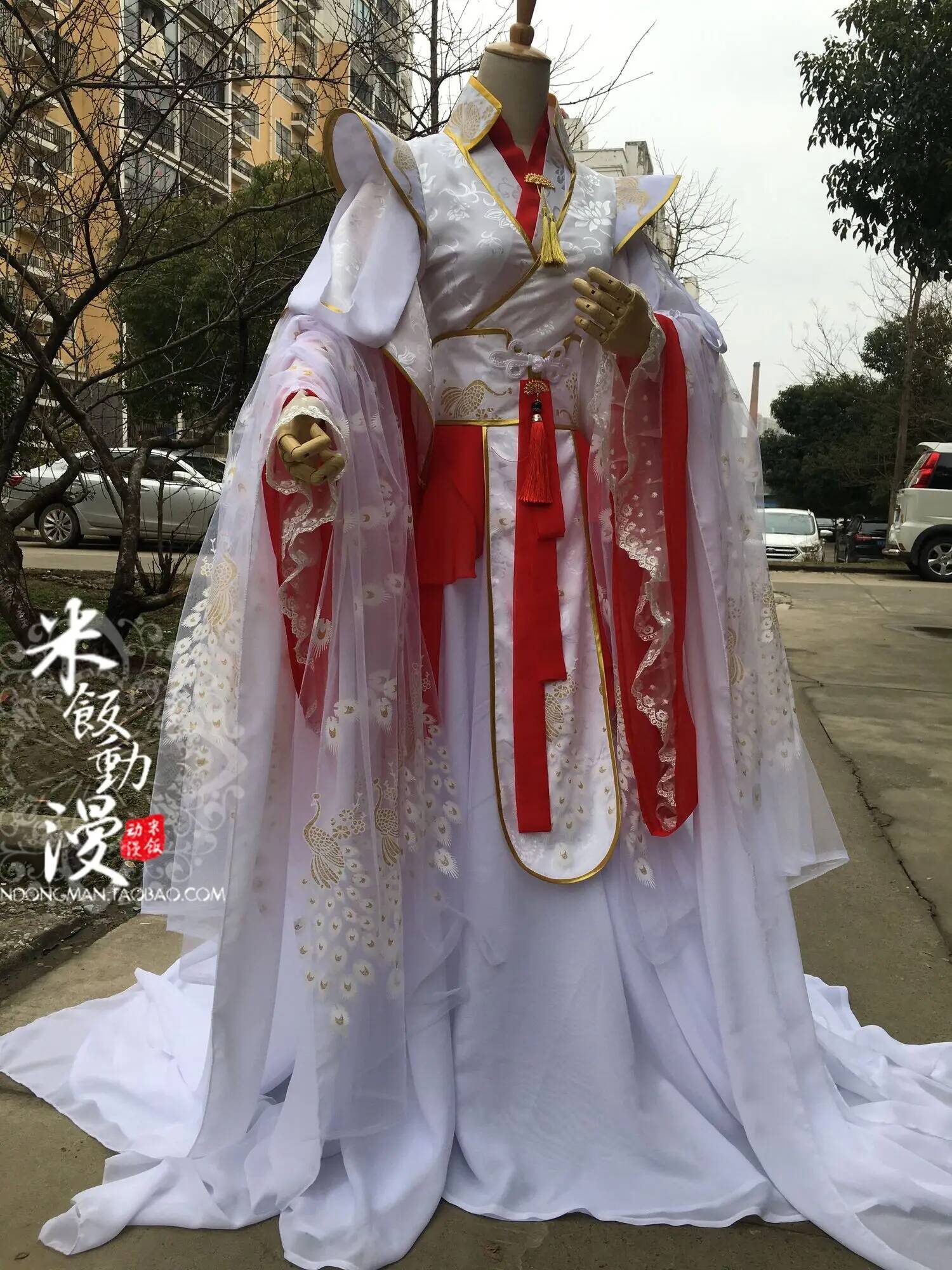 공식적인 축하 의식을 거행한 왕자 유에 천상의 신 코스 - Queen Anime Cosplay 리뷰 및 가격