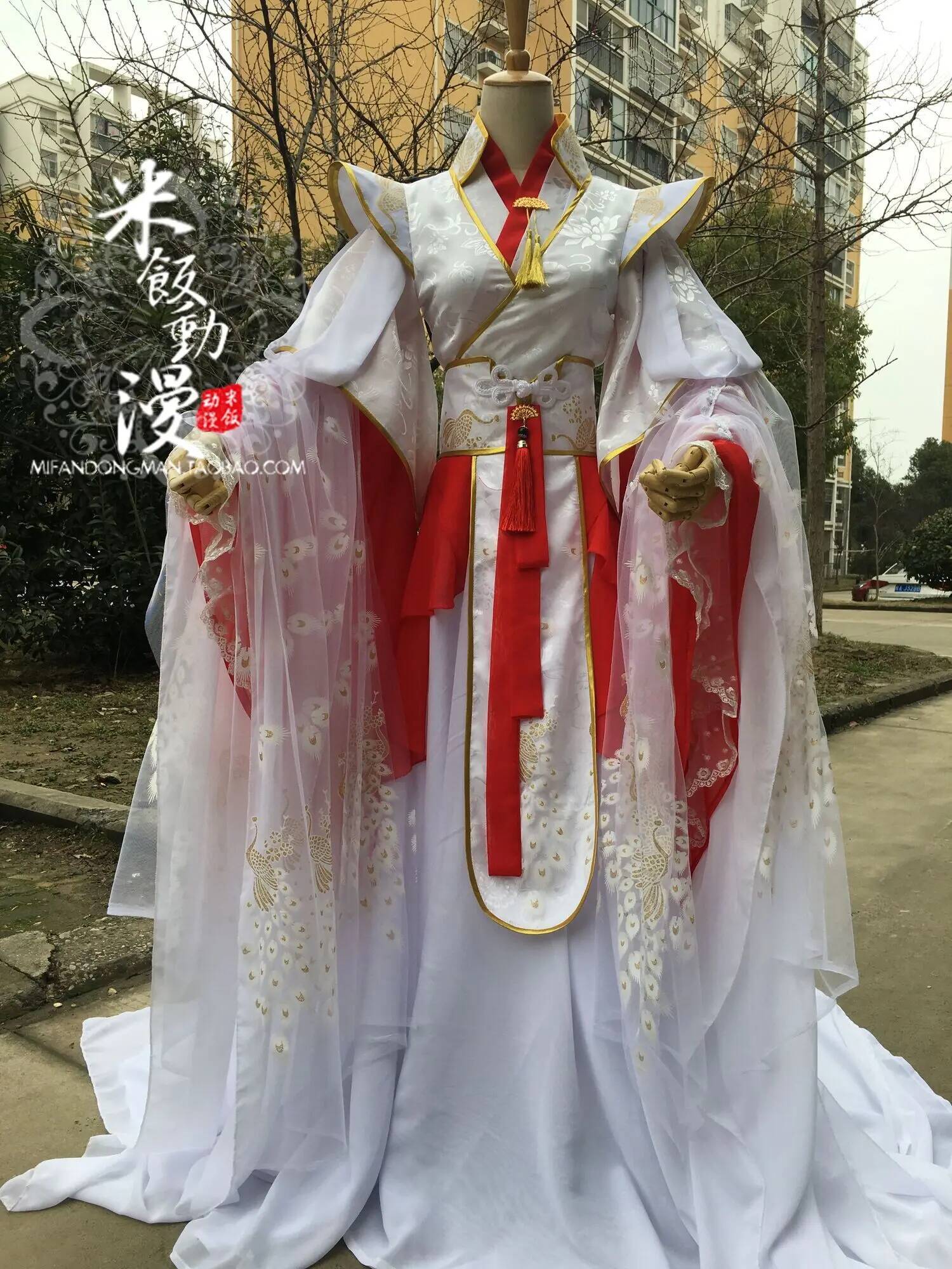 공식적인 축하 의식을 거행한 왕자 유에 천상의 신 코스 - Queen Anime Cosplay 리뷰 및 가격